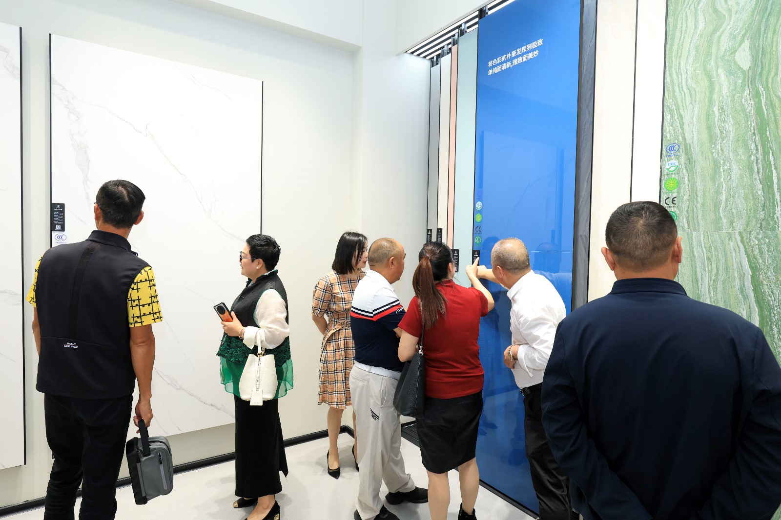 參觀展廳2.jpg